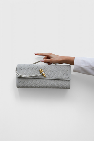 Bolso de hombro de ante, elegancia atemporal