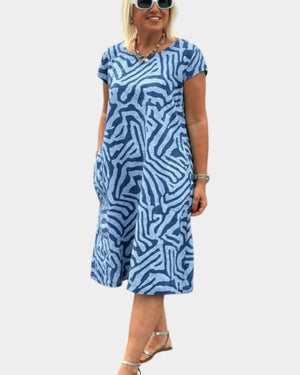 Vestido de verano favorecedor con cuello redondo y estampado