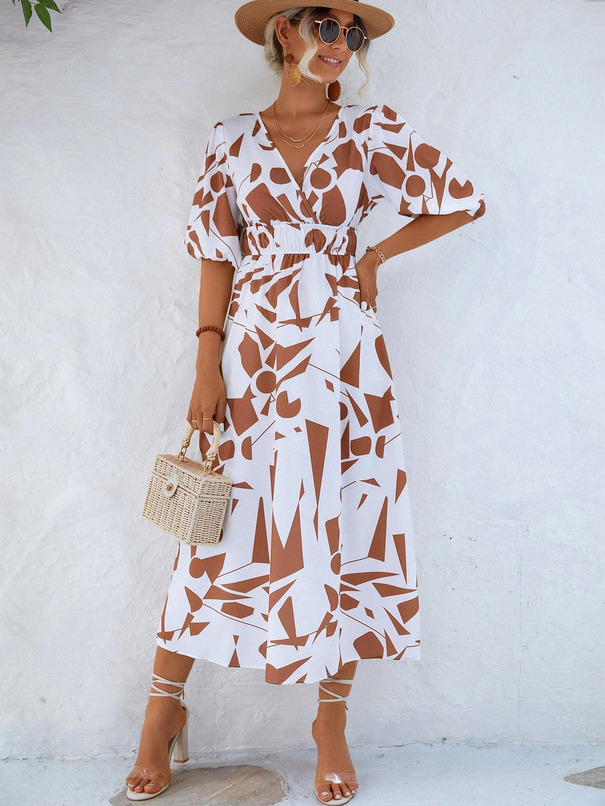 Vestido con estampado geométrico y cuello en V