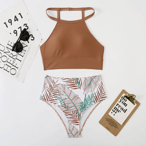 Top de bikini con cuello alto y tanga hot pant