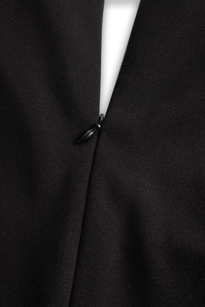 Selvianeé | Vestido Negro Refinado con Cinturón