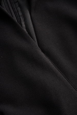 Selvianeé | Vestido Negro Refinado con Cinturón