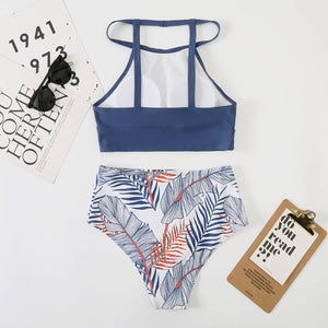 Top de bikini con cuello alto y tanga hot pant