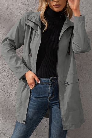 Chaqueta cortavientos impermeable urbana con capucha