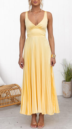 Vestido Largo Amarillo Plisado con Escote en V – Elegancia y Estilo