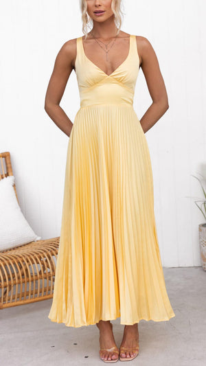 Vestido Largo Amarillo Plisado con Escote en V – Elegancia y Estilo