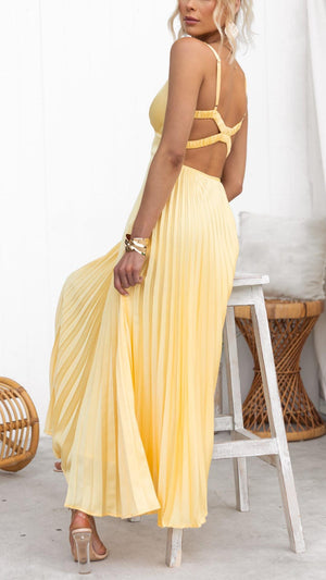 Vestido Largo Amarillo Plisado con Escote en V – Elegancia y Estilo