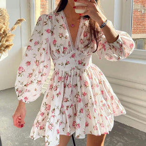 Vestido Corto Floral con Cuello en V